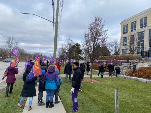 CLCOntario's tweet photo. This morning @CLCOntario joined @SEIUHealthCan @cupw @ElemTeachersTO @torontolabour @OFLabour and many others to stand in solidarity with workers at Kerry’s Place. These workers need a good deal now & labour will be with them until they get it✊#onlab #canlab #solidarity https://t.co/LapyFTFJ4x