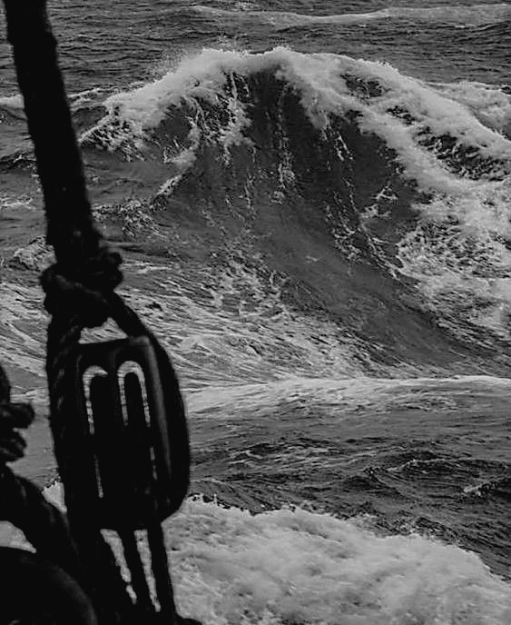 a calamity fell / has befallen (i am falling)
teen&amp;up; 4867w
part 1/2
archiveofourown.org/works/43310541

my entry for this year's <a href="/SkkBigBang/">SKK Big Bang</a> is up! i was so fortunate to get <a href="/dazaicummies/">🔞 Val 🔞</a> as my partner because their art brought life to this fic more than I could've ever imagined 🥹 (1/2)