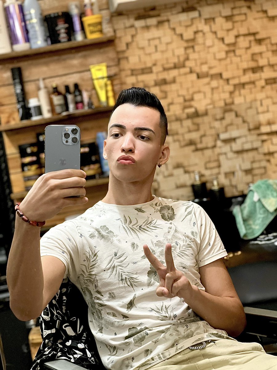 micapiires's tweet image. Eai, você gostou do meu novo visu? 😎