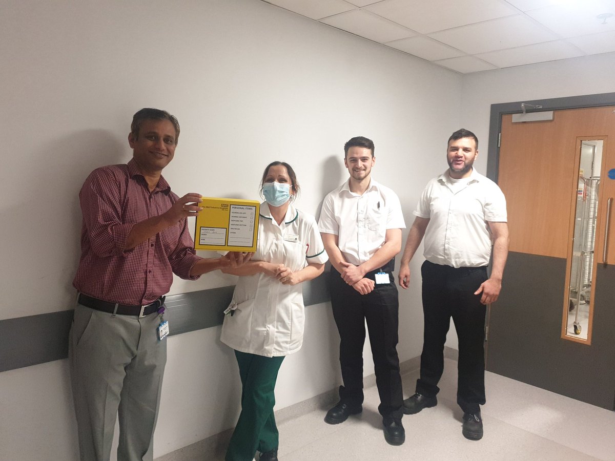MYQualityImpro1's tweet photo. Finally, @emmaboxie met up with the porter management who are happy to support the Yellow Patient Property boxes 💛⭐#positivepatientexperience
#improve @Diamond16Rachel @MY_LenRichards @MYPatientExper1 https://t.co/aF0FO2BHOA