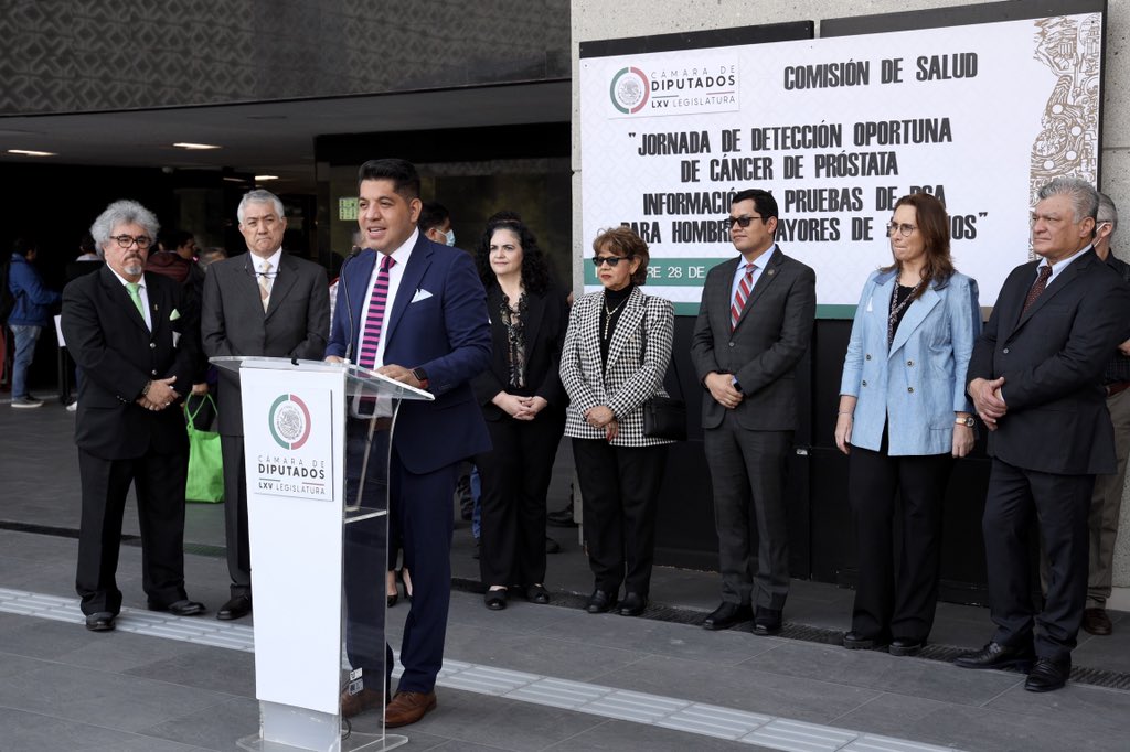 EmmanuelReyesC's tweet photo. No existe una forma segura de prevenir el #CáncerDePróstata, por ello es de suma importancia realizarse, de manera periódica, la prueba de detección.

Atendiendo esta preocupación, hoy realizamos pruebas gratuitas a los trabajadores de la @Mx_Diputados que tienen 40 años o más. https://t.co/vxqR7s0FJD