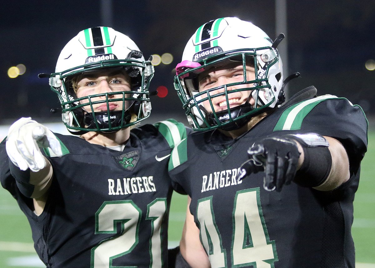 BroodSports's tweet photo. ICYMI: The Estacada High School football team, with an inspired, hard-hitting effort, beats Tillamook in the 4A title tilt to win its first state championship. Many, many photos from the contest, and a game story, on the @SBLiveOR site, are here: https://t.co/Pq8VY6T5Sh
#opreps https://t.co/42qB3br7PB