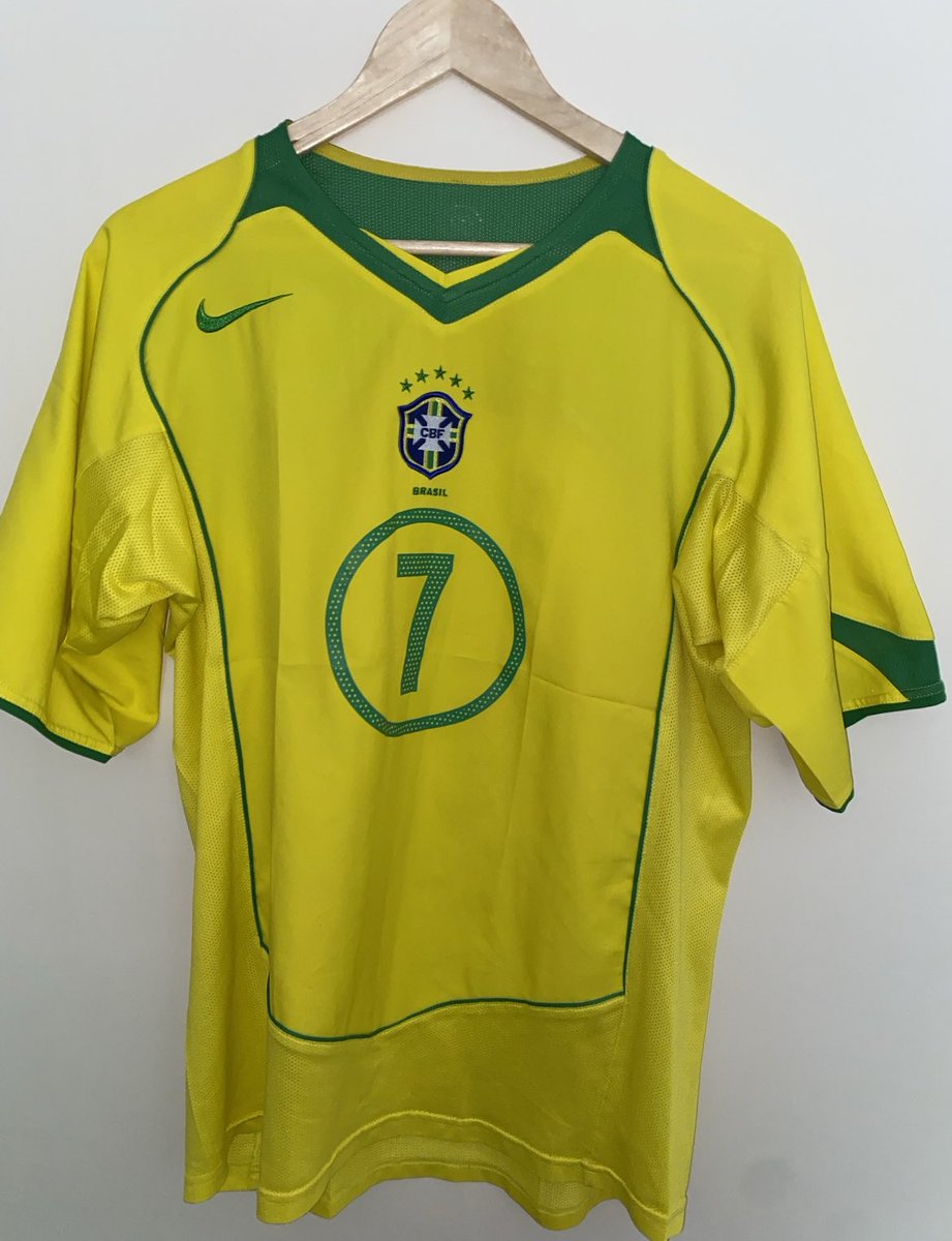 davidwek7's tweet photo. @ACMomento @DaniAlvesD2 One of these beauties @ACMomento 😍 https://t.co/9Upp8WeBC2