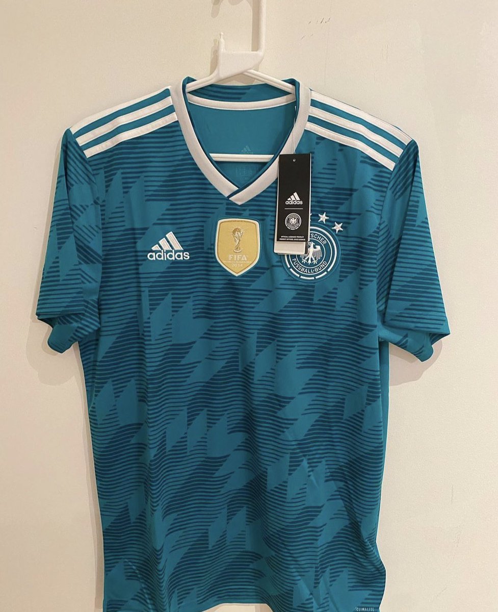 davidwek7's tweet photo. @ACMomento @DaniAlvesD2 One of these beauties @ACMomento 😍 https://t.co/9Upp8WeBC2
