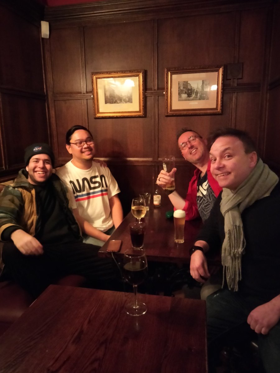 More Balloonatics assemble - ready for this evening's <a href="/42_balloons/">42 Balloons🎈</a> round two 🎈🎈🎈🎈♥️♥️♥️♥️