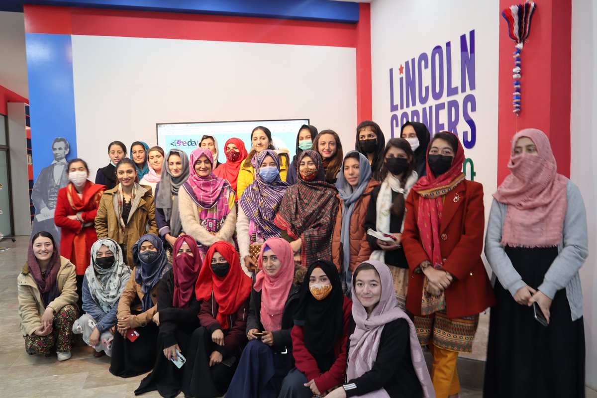 ZahraNooreen's tweet photo. Happy to share successful completion of a session on the topic of "Women in freelancing and online earning " at Lincoln Corner Pakistan, Gilgit Chapter.
#SheDev #Gilgit #empoweringwomendigitally #Pakistan #empoweringwomen #SheCan #freelancingtips #womenintech #workfromhome https://t.co/FKwY7jSAjL