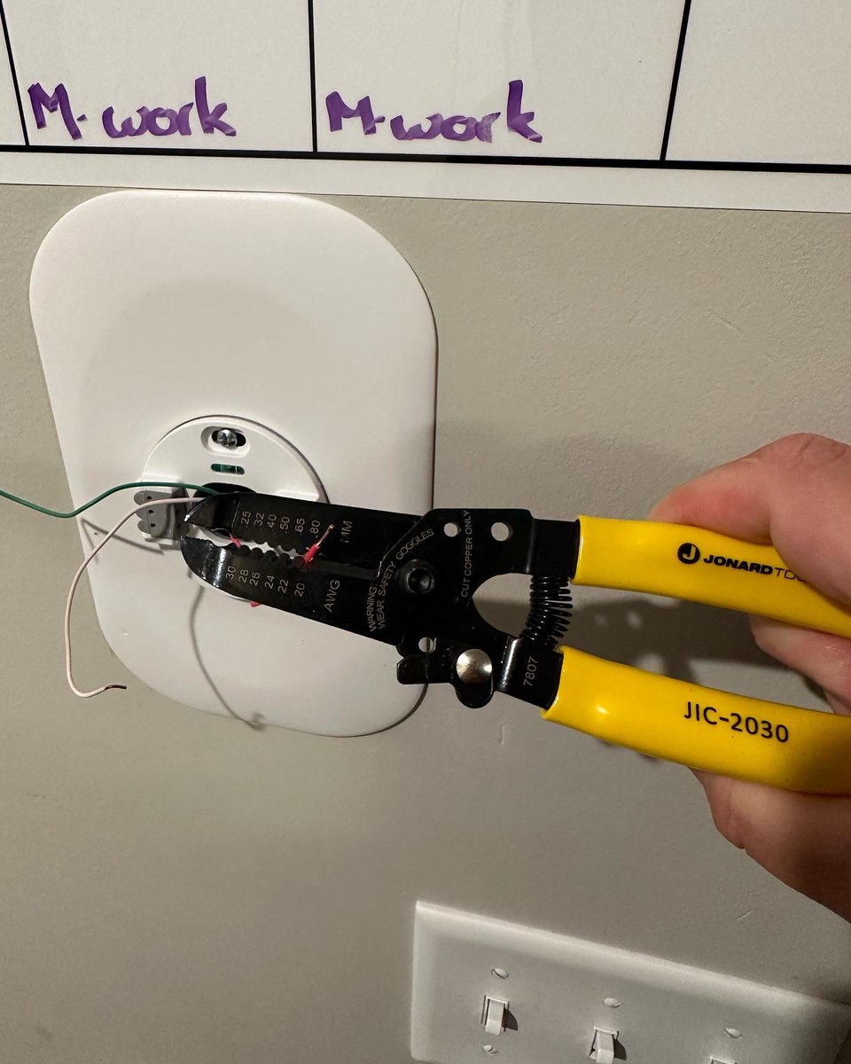 ajsweet13's tweet photo. Here is a look at a fast job, these thermostat are pretty easy to switch over. Be aware some older thermostats have Mercury switches,harmful if you come into contact with the liquid.Follow directions have it installed by a licensed electrician if need!
#JonardTools #MadeForLife https://t.co/lqurAfBKpN