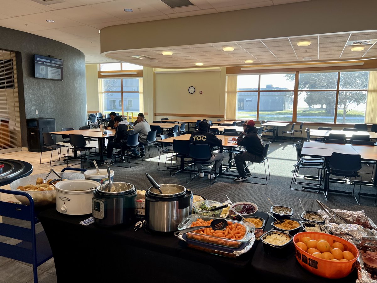 BigBendVikings's tweet photo. The William C. Bonaudi Library treated students in the dorms to their own Thanksgiving meal last week!
A huge thank you to the Viking Food Pantry and BBCC faculty and staff who donated or made food for this event!
#BigBendCC https://t.co/WuOkhUFPbp