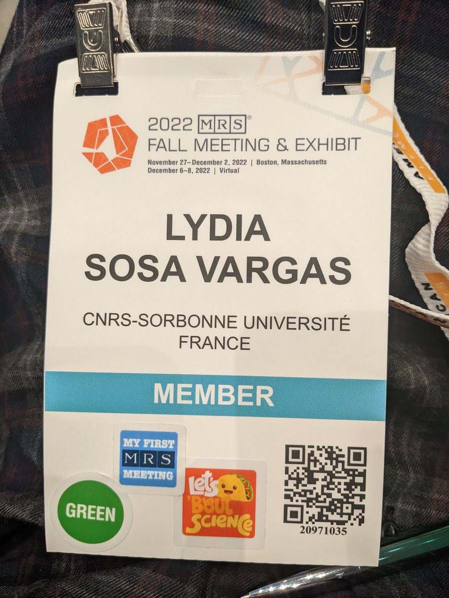 Dr_curieosity's tweet photo. Made it to #MRSFall2022 ! Really happy to share with the #organic #electronics community some of @FernezQuentin 's PhD results on #graphene #functionalisation today! https://t.co/amAtCzNDGA