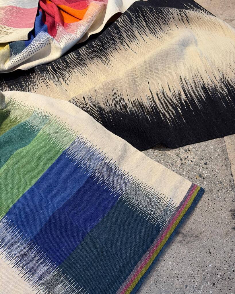 Unpacking a vibrant selection of flat weave rugs that just arrived from the UK. All can be customized, too! instagr.am/p/Clg88KMPLp_/ Unpacking a vibrant selection of flat weave rugs that just arrived from the UK. All can be customized, too! Unpacking a vibrant selection of flat …