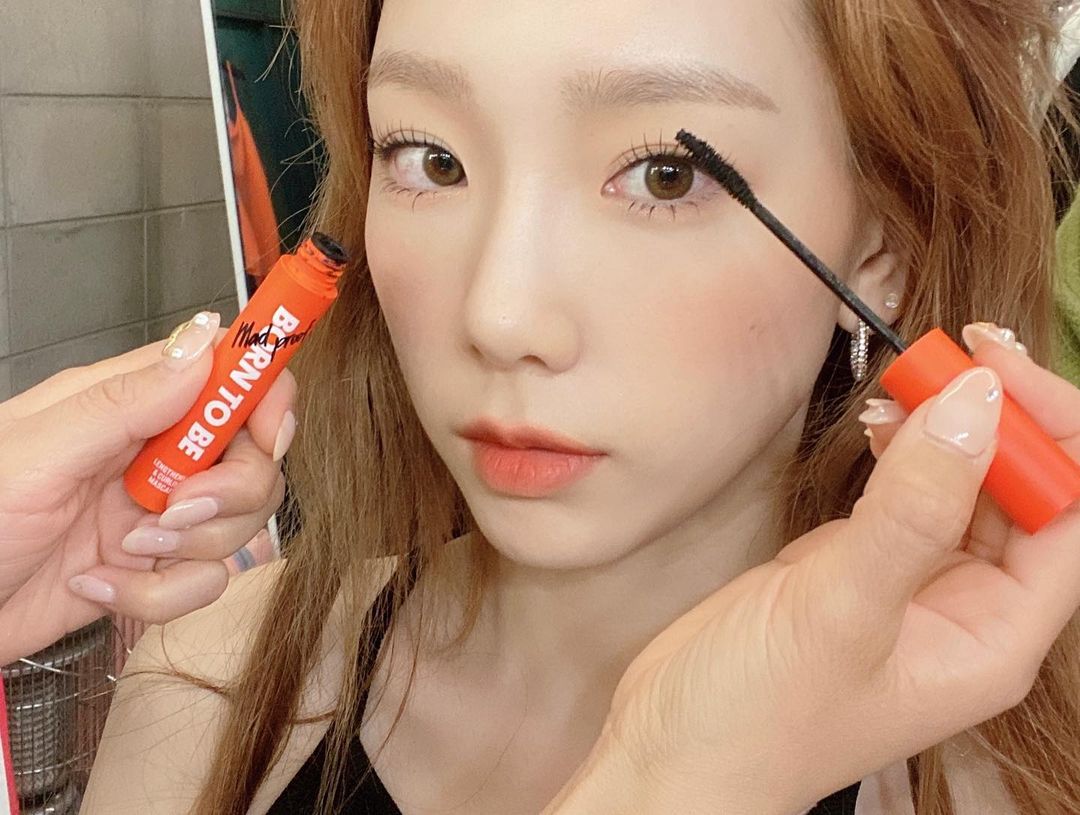 sirencrafts's tweet photo. #𝑚yʼ寒冷𝚜ou𝚕 is literally hallucinating con el #𝐂𝟕𝐒ෆ𝚍ə𝚋ut, porque mientras me estuvieron haciendo el makeup del día, estuve escuchando #𝚜tây·范𝑔o𝚕𝚍 de los lindos @its__souls.

. 𝕽ōya𝕝 ♰ ׅ ྀ 𝚔itty 🐈 ! https://t.co/lNDWwowAm2