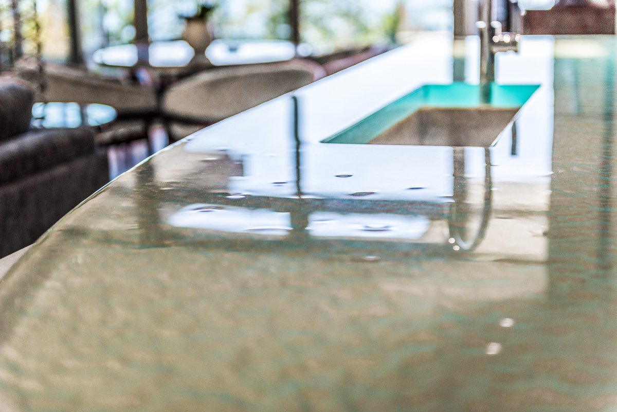 NathanAllan's tweet photo. Hollingsworth Thick Glass Countertop
Design: @hollingswortharchitecture
Photo: @suzannerushton
Installer: @horizonglass
Implementation: Rusco Enterprises, West Vancouver
Full project at:
https://t.co/KnylA5HzDt
#glasstops #countertops #tabletops #interiordesign #architecture https://t.co/lhifBYetxm