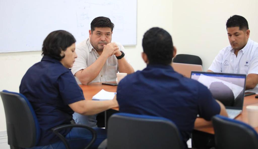 SSalvador2023's tweet photo. Previamente, Acevedo sostuvo una reunión con el decano de la Facultad de Ingeniería, Edgar Peña, para revisar el plan de migración de edificios que serán usados para hospedar atletas.

#SanSalvador2023🇸🇻 https://t.co/uSBnhe5WOY
