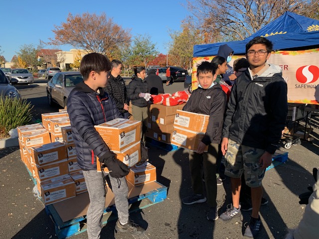 CupertinoRotary's tweet photo. Special appreciation &amp; gratitude to the troops that help with the Cupertino Rotary Turkey Give-Away every year:  BSA Scout Troop 479, Troop 492, and Troop 582. And to Safeway! Together they help make both the gift and the giving possible

#CupertinoRotary #Cupertino https://t.co/l8sDTeu7vc