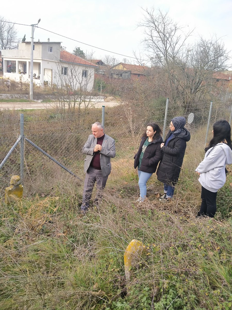 Coskunozmtal's tweet photo. Tübitak araştırma projemiz için bizleri makamında ağırlayan ve saha çalışmalarında destek olan Başkan Davut Aydın ile Barçın köy muhtarı İsmail Beye teşekkürlerimizi sunuyoruz.
@bursailmem16 
@serkangur_bursa 
@niluferilcemem 
@davutaydin016 https://t.co/VSEUQvLcCt