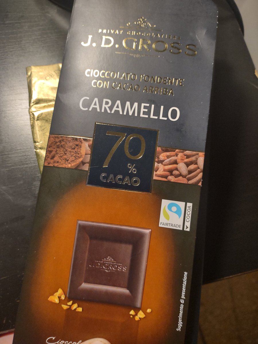 janealmare's tweet photo. Amichetti del fondente questo cioccolato nuovo del Lidl è una droga provatelo https://t.co/9DE7EKuuNP