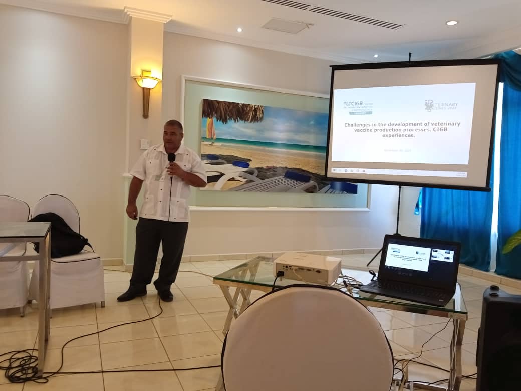 Participación del <a href="/CigbC/">CIGB Camaguey</a> en el congreso de vacunas veterinarias 2022 celebrando en #Varadero. Conferencia impartida por el DrC. <a href="/NemecioGonzale7/">Nemecio Gonzalez</a> sobre las experiencias y retos de la producción de vacunas veterinarias #BioCubaFarma @EdMartBCF <a href="/MartaAyalaAvil2/">Marta Ayala Avila</a> <a href="/DirectorCIGB/">Eulogio Pimentel Vázquez</a>