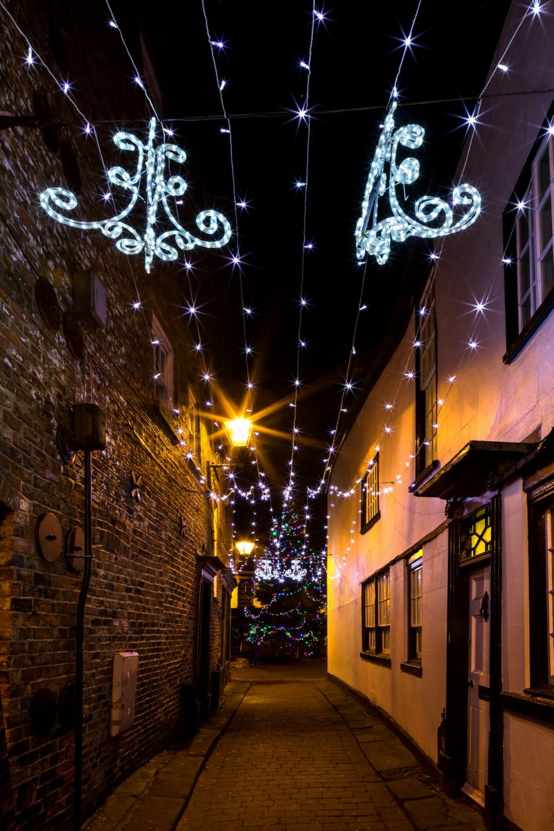 VisitHarrogate's tweet photo. #Knaresborough in the #Harrogatedistrict looks forward to welcoming you this festive season, with a series of events guaranteed to get you feeling gloriously Christmassy 🎄 Find out more👉 https://t.co/gFnb4Ygy4i 🎄 #MyHarrogateChristmas #christmas #christmas2022 📷Charlotte Gale https://t.co/nRcyfhVe1z
