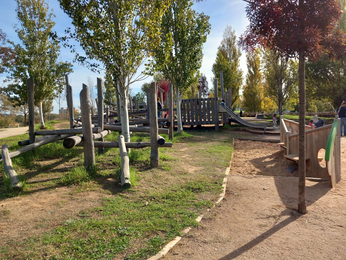 KhristianLH's tweet photo. Parc del Riu Llobregat. Excel·lent àrea de joc infantil, dins d'un parc @sostAMB. Amb @JugatecaAMB i 3 estructures de joc, ben parides i de qualitat #BDU

A la vora del riu. Sempre a l'altra vora del riu #Llobregat

A #LHospitalet també mereixem parcs i jocs infantils de qualitat https://t.co/yYlAshPazL