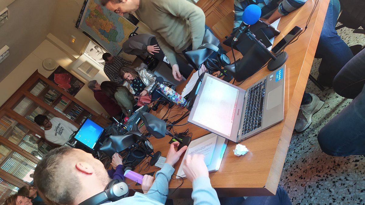 STrinidadZamora's tweet photo. 📅Sesión 1. 
📌Seminario @cfiezamora: "Herramientas Digitales para el desarrollo de Metodologías Activas"
🤔 Y si hacemos un #podcast ?
#PIESintoniza @crfptic
🎙️Radio Escolar "Los Guardianes del Duero": 
#CaféPedagógico ☕ (Capitulo 1)
🤫Este claustro moooola!!
#AcogerLaVida https://t.co/HrPISYCAFb