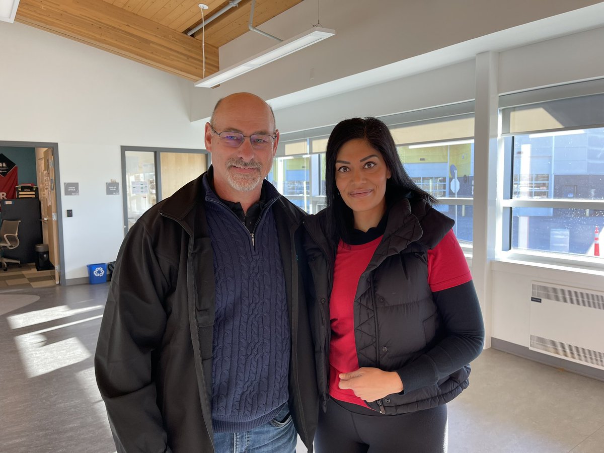 First visit too our workplace. Unifor Local 111 members welcomed the Unifor National team on this beautiful sunny day. 🙏🏽
<a href="/Lanampayne/">Lana Payne 🇨🇦🇨🇦🇨🇦</a> <a href="/gavinmcgarrigle/">Gavin McGarrigle</a> <a href="/len_poirier/">Len Poirier</a> <a href="/BalbirMann7/">Balbir Mann</a>