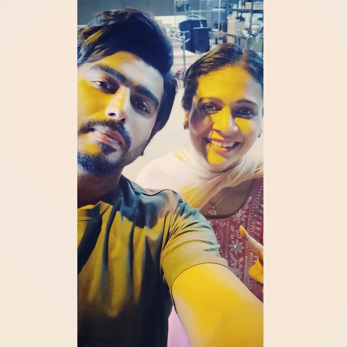 Thank you <a href="/arjunk26/">arjunk26</a> for your #kind offer to take the #selfie. #Pleasure working with u &amp; watching u work on the #scene with #MudassarAziz✨

Thanks #Universe❣️

#actor #actress #film #set #onset #doctor #husband #wife #biwi #comedy #drama #shoot #filming #director #gratitude