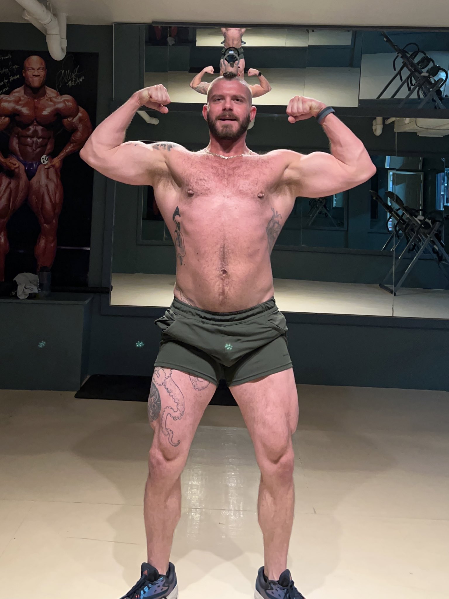 titan-on-twitter-posing-rooms-should-be-in-every-gym-https-t-co