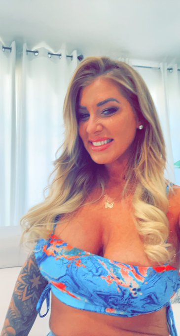 Watch Lolly Dames's leaked NSFW photo on TwXstars