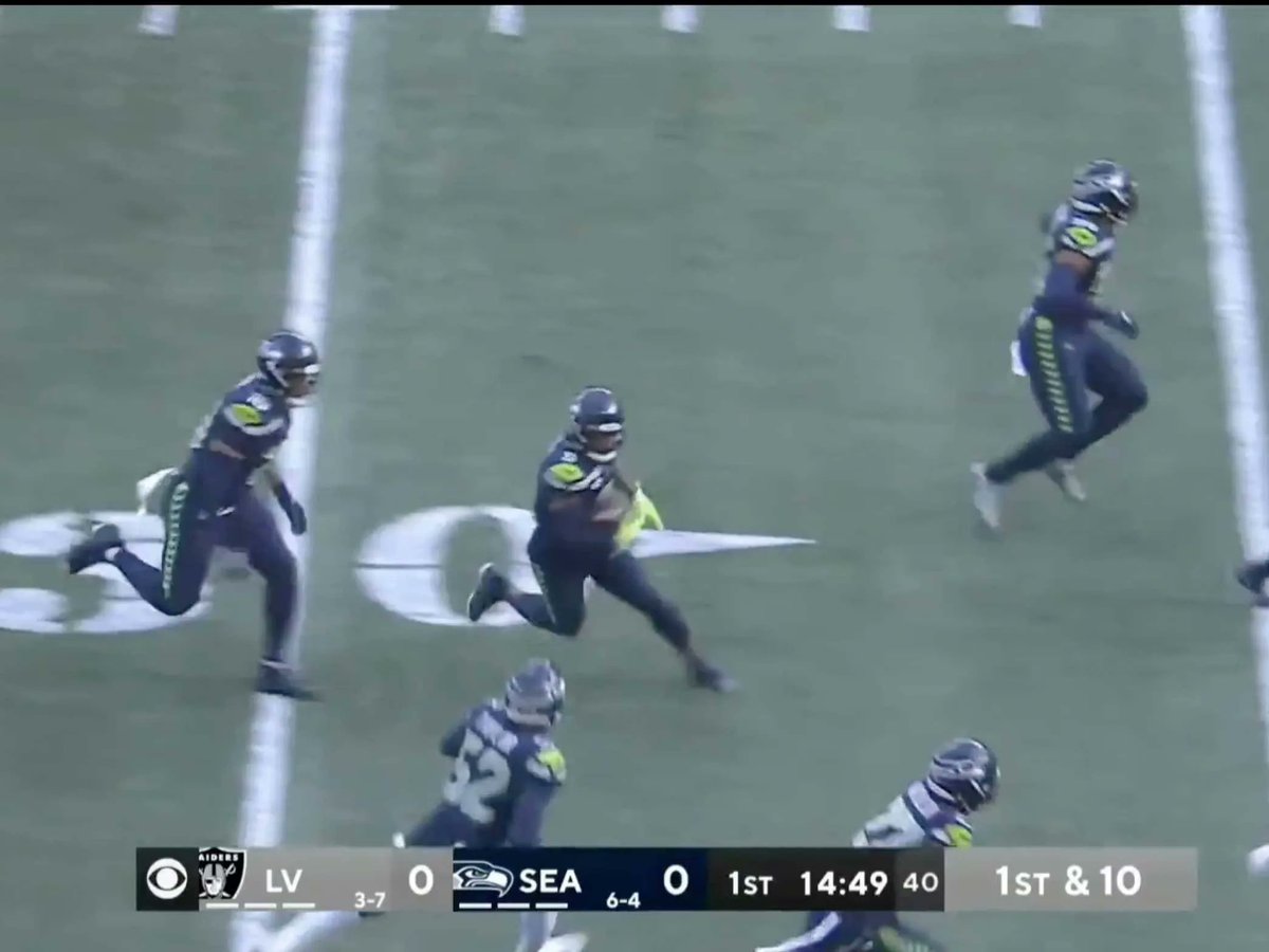 Can't Stop Watching Seahawks Linebacker Darrell Taylor Run Onto The Field From The Sidelines Thinking The Play Was Over And Then Throwing a Block barstoolsports.com/blog/3446386/c…