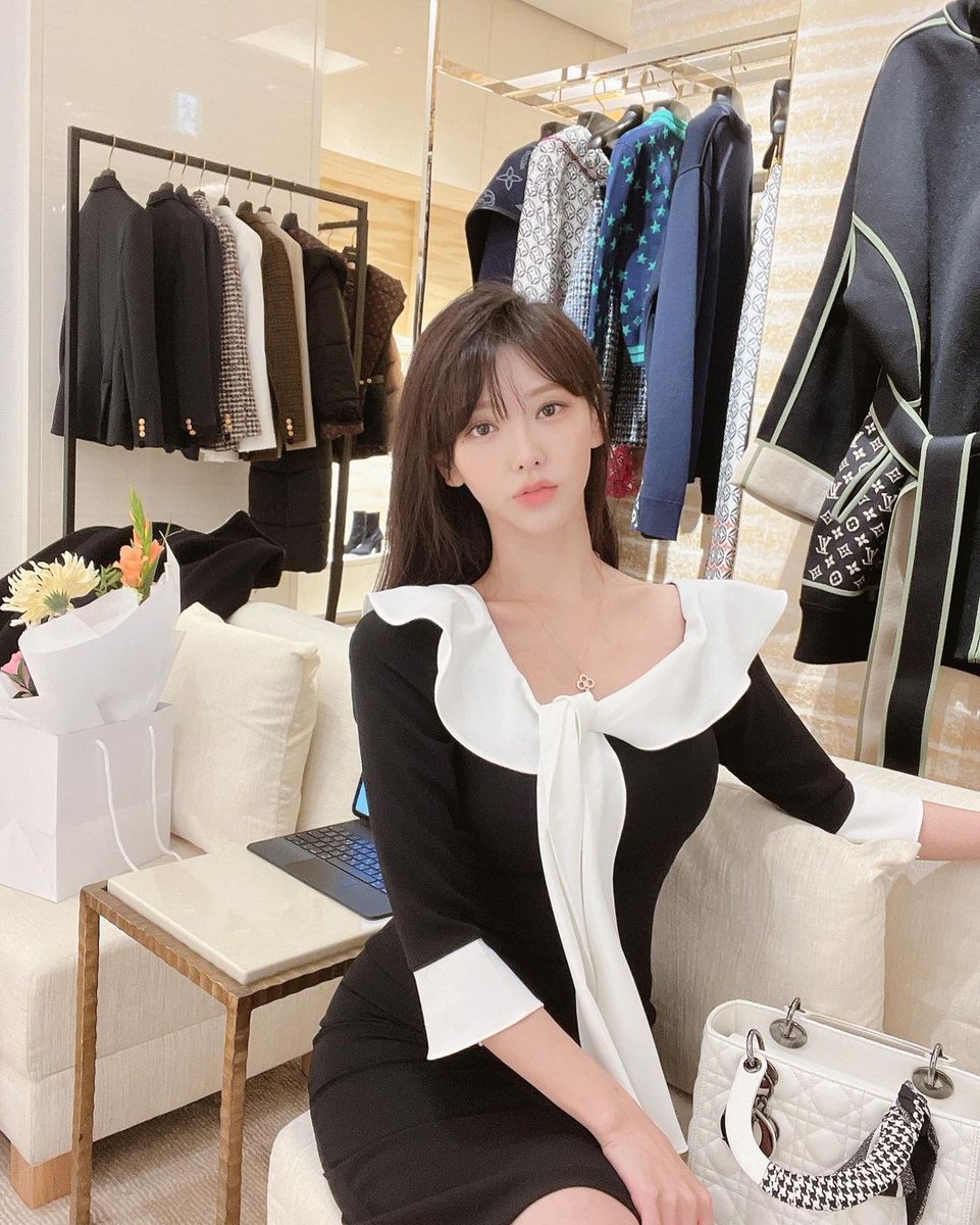 Larry06193631's tweet photo. I want you to ram your dick between my boobs until I can’t resist you.
#美國學生 #加拿大外圍 https://t.co/m8hTTirIhG