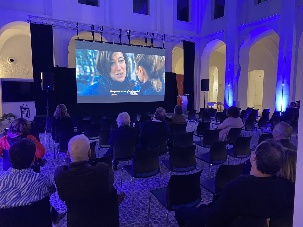 Videomed_es's tweet photo. Hoy cerramos la jornada con broche de oro: la proyección de la película 🎥 #LaFractura solo en #ElHospital https://t.co/Qlx93RxYFm