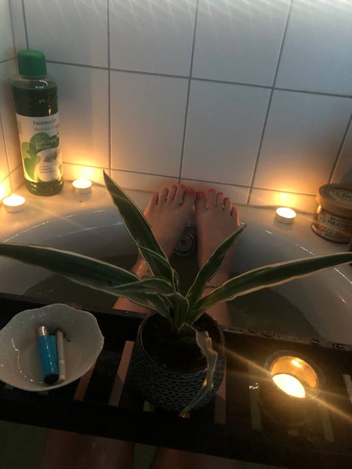 Weed &amp; Feet &hearts; https://t.co/0Hw7JiZk9U<a href="/tag/feet"class="tags"><span>#feet</span></a><a href="/tag/blindfolded"class="tags"><span>#blindfolded</span></a><a href="/tag/footjob"class="tags"><span>#footjob</span></a><a href="/tag/feetfinder"class="tags"><span>#feetfinder</span></a><a href="/tag/feet"class="tags"><span>#feet</span></a>