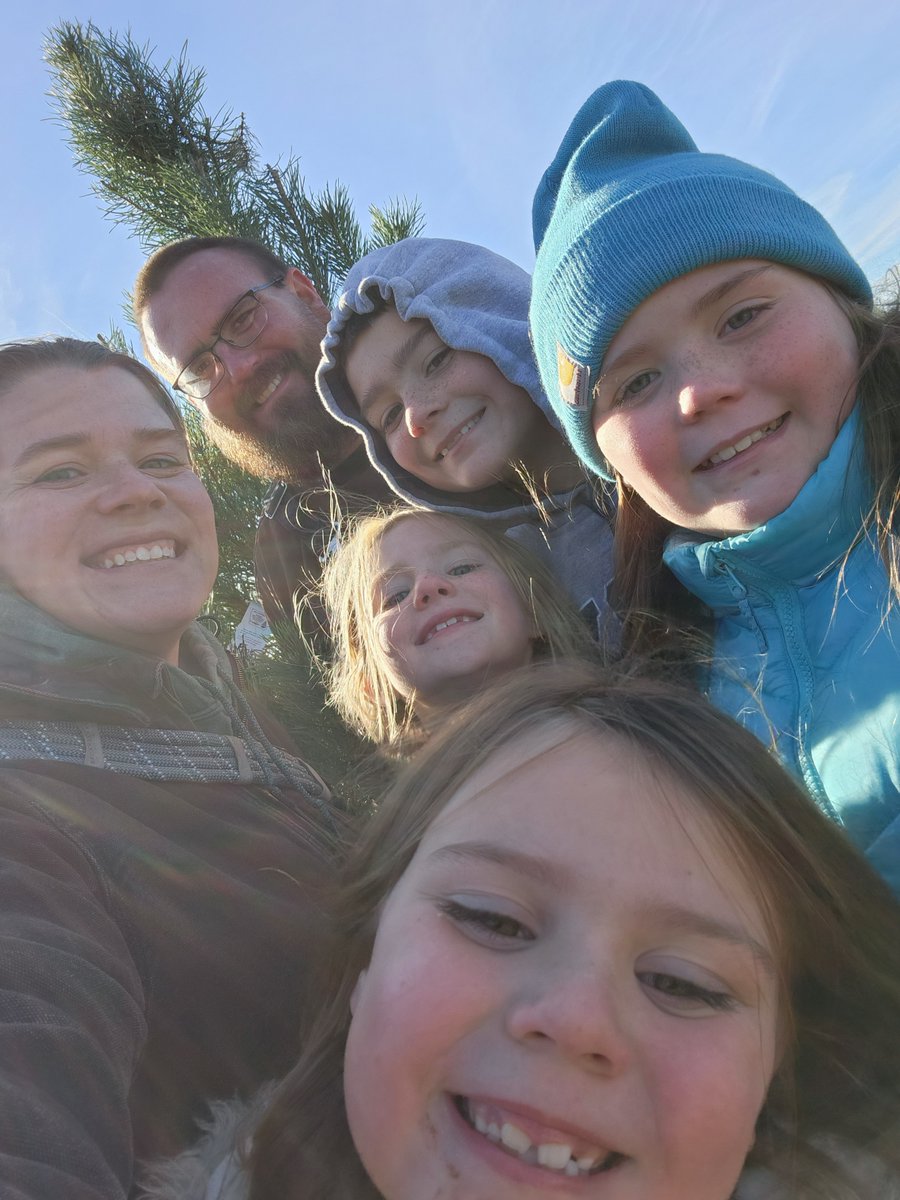 Over the weekend we went to one of our local #ChristmasTree Farms to pick out our Christmas Tree 🎄
Are you Team Real Tree like us? ❤
If you are, check out this post on tips to pick &amp; keep a Real Christmas Tree from a Christmas Tree Grower: cornbeanspigskids.com/2021/11/tips-t… #JoyToTheReal