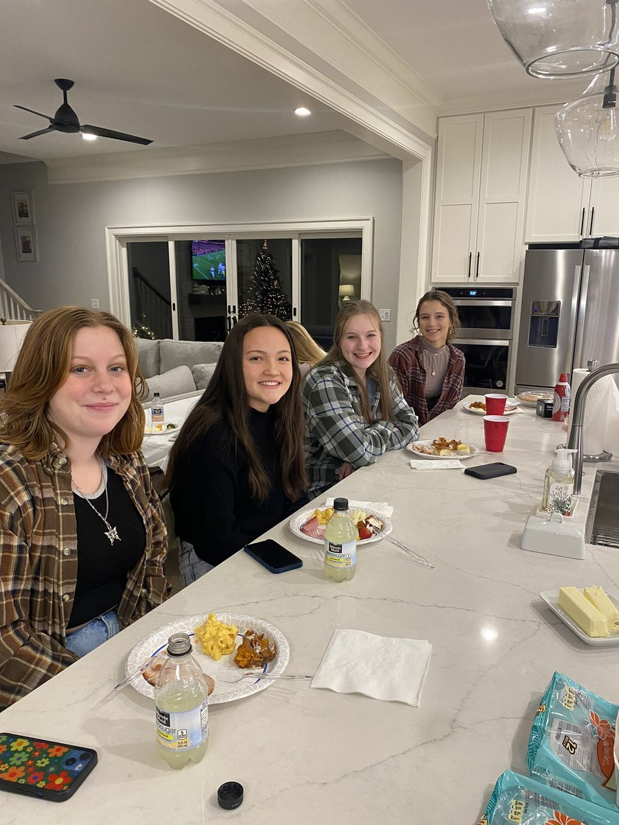 OLHSsoftball's tweet image. Last night the team got together for Friendsgiving and to put baskets together for the Mirth Project. #StrongerTogether