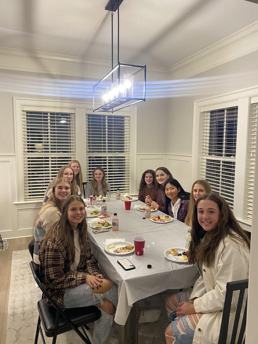 OLHSsoftball's tweet image. Last night the team got together for Friendsgiving and to put baskets together for the Mirth Project. #StrongerTogether