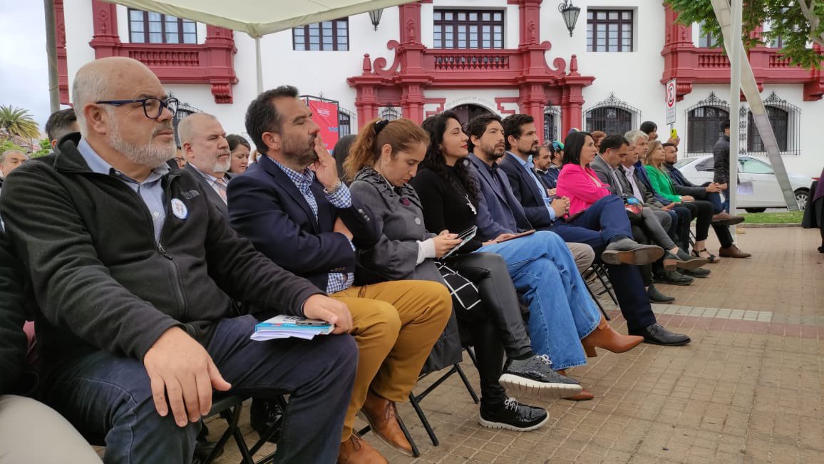 SeremiMineria4's tweet photo. ✅️ #SemanadelaPyme2022 | Seremi @conyespinosah da inicio a la semana, participando de la inauguración de #ExpoMipe Plaza de Armas #LaSerena, @SCT_COQUIMBO, la que cuenta con más de 60 expositores de la región #Coquimbo.

Podrán asistir desde 28 de noviembre al 02 de diciembre. https://t.co/Qg5cp0Cgtg