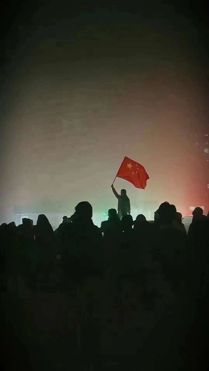 AaAaFreedom's tweet photo. @sister_run 微信用这个图片做头像，系统会自动帮你换回上一个头像，被共产党控制得死死的 https://t.co/EiDrkG1fzh