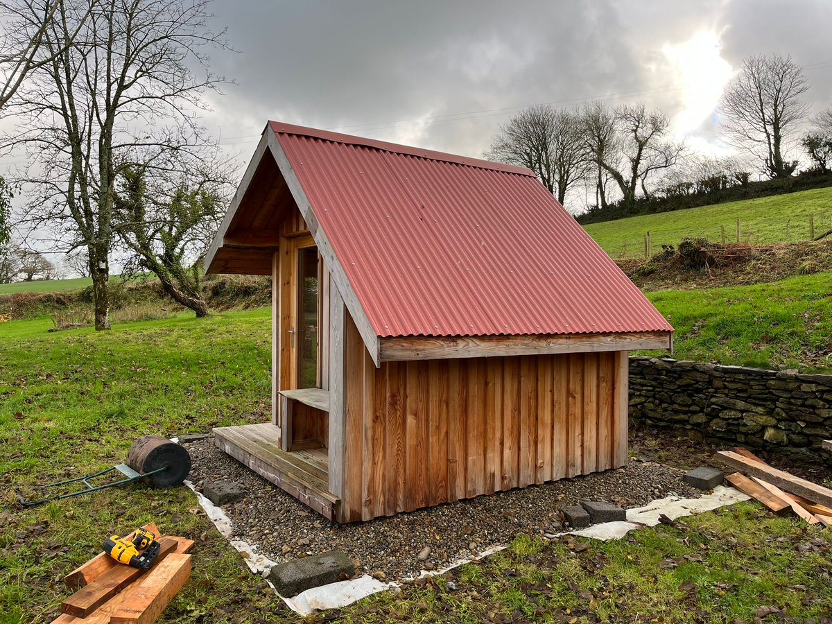 What an eventful Monday morning! 
Time for us to say goodbye to the (pilot) pod that started it all and take her to a new home in Pembrokeshire to be a workshop for a jewellery maker. 

#gardenstudio  #handmade  #jewelleryworkshop #madeinwales #larch #gardenpod #homeoffice