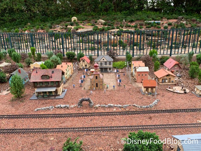 DisneyFoodBlog's tweet photo. There’s a super cute decoration that’s extremely easy to miss if you don’t know what to look for, and trust us, you’ll want to see it! 

Don’t Ignore This Fun Detail at EPCOT’s Festival of the Holidays! 
https://t.co/n4qg5pazJz https://t.co/hU4od55qpf