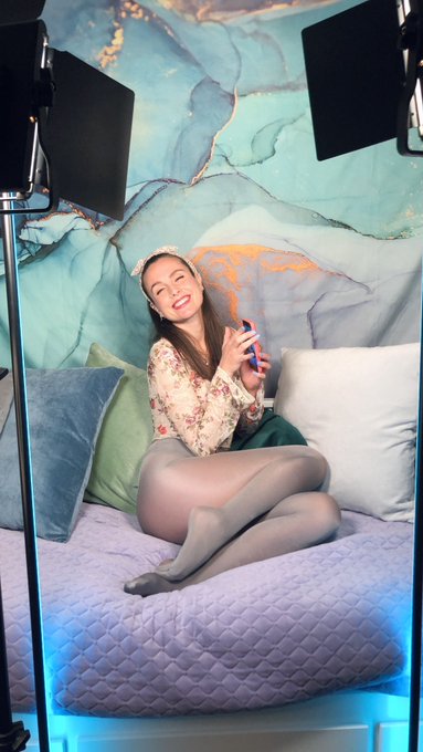 150,000k Instagram followers 😭🥳🤩😭🥳🤩 ??!!??  Celebratory discount at my super fun happy site https://t