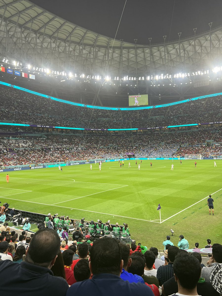 Hvorfor skal dommere bruke flere minutter av hver eneste fotballkamp på å forklare spillerne hvordan de skal oppføre seg innenfor 16-meter på dødball? Jeg skjønner det ikke!