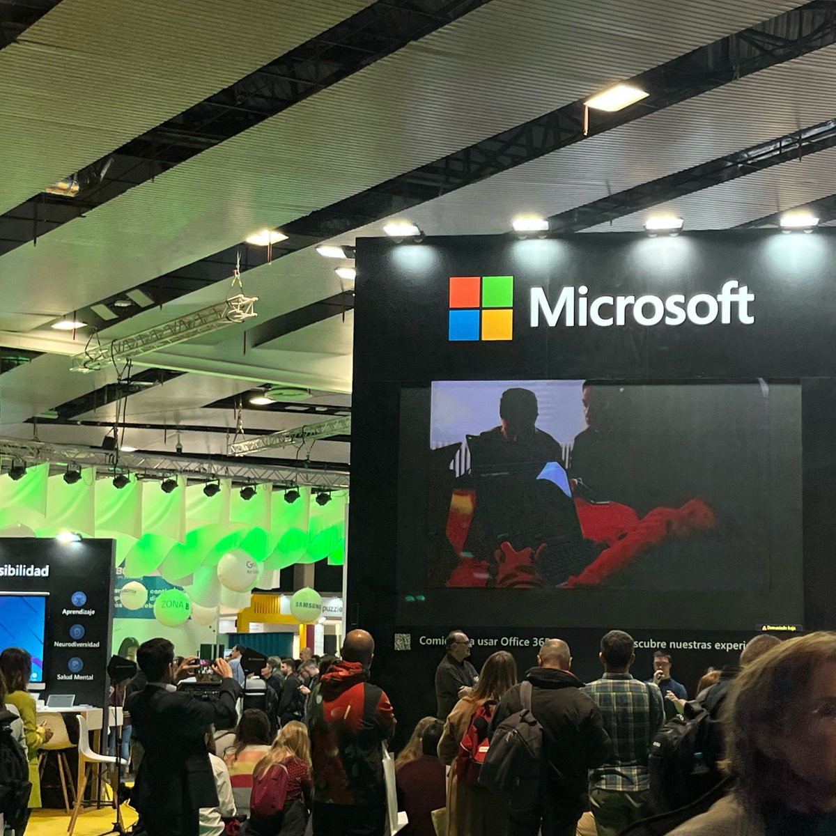 DelpozoLidon's tweet photo. Primer año en el SIMO 👏 Agradecer a @MicrosoftEduEsp la oportunidad que me ha brindado y a @consolnules por animarme a ir para poder crecer como docente✨ #SIMO22 #MIEExp #Microsofteducación https://t.co/AYJyNqlfNa