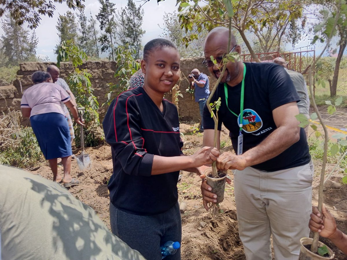 Thanks to you all and the TEK NAKURU COUNTY LEADERSHIP and Members for Making the One (1) Thousand Tree Planting Expedition at HYRAX PRIMARY SCHOOL, Menengai Ward, Nakuru East Subcounty a Success.

#OneBillionTrees
#ClimateAction
#KeepNAKURUCOUNTYBreathing