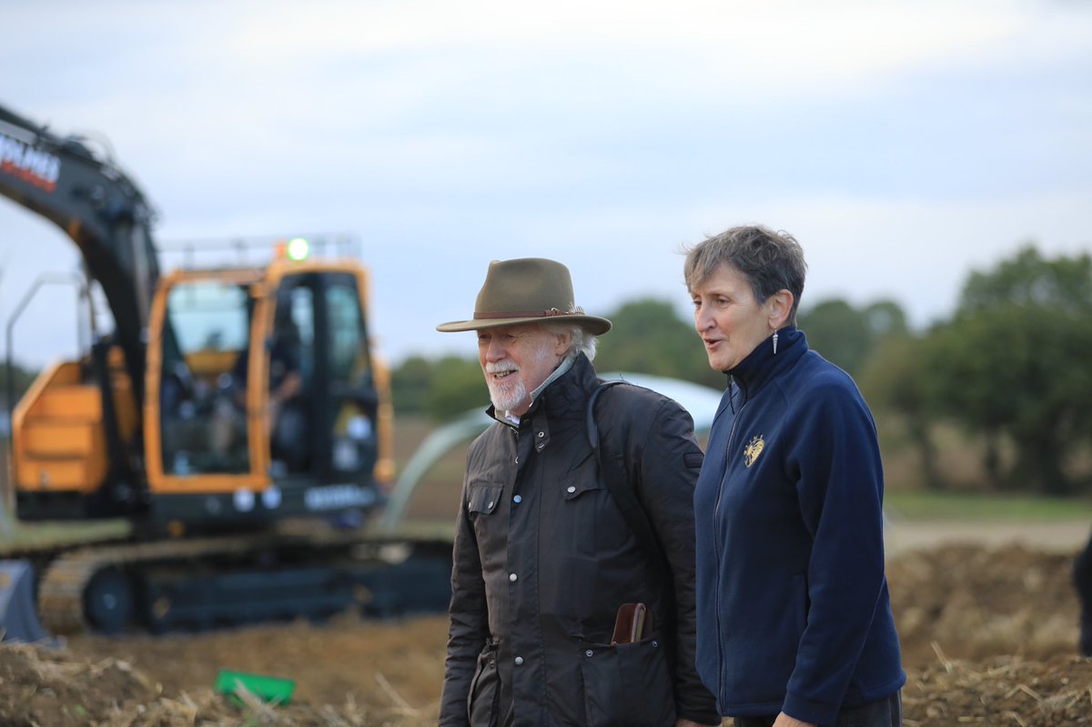 thetimeteam's tweet photo. ๐ฐ๏ธ ANGLO-SAXON DIG ๐ฐ
Have you watched our dig preview yet?โ
โ
WATCH BELOW: โ
https://t.co/pvdYYVWl4Mโ
#TimeTeam #TimeTeamIsBack #DigWatch #TimeTeam22 #DigWatch22 #archaeology #archaeologist #history #britishhistory #norfolk #anglosaxon #DWTT2 https://t.co/uRjjrGwM8K