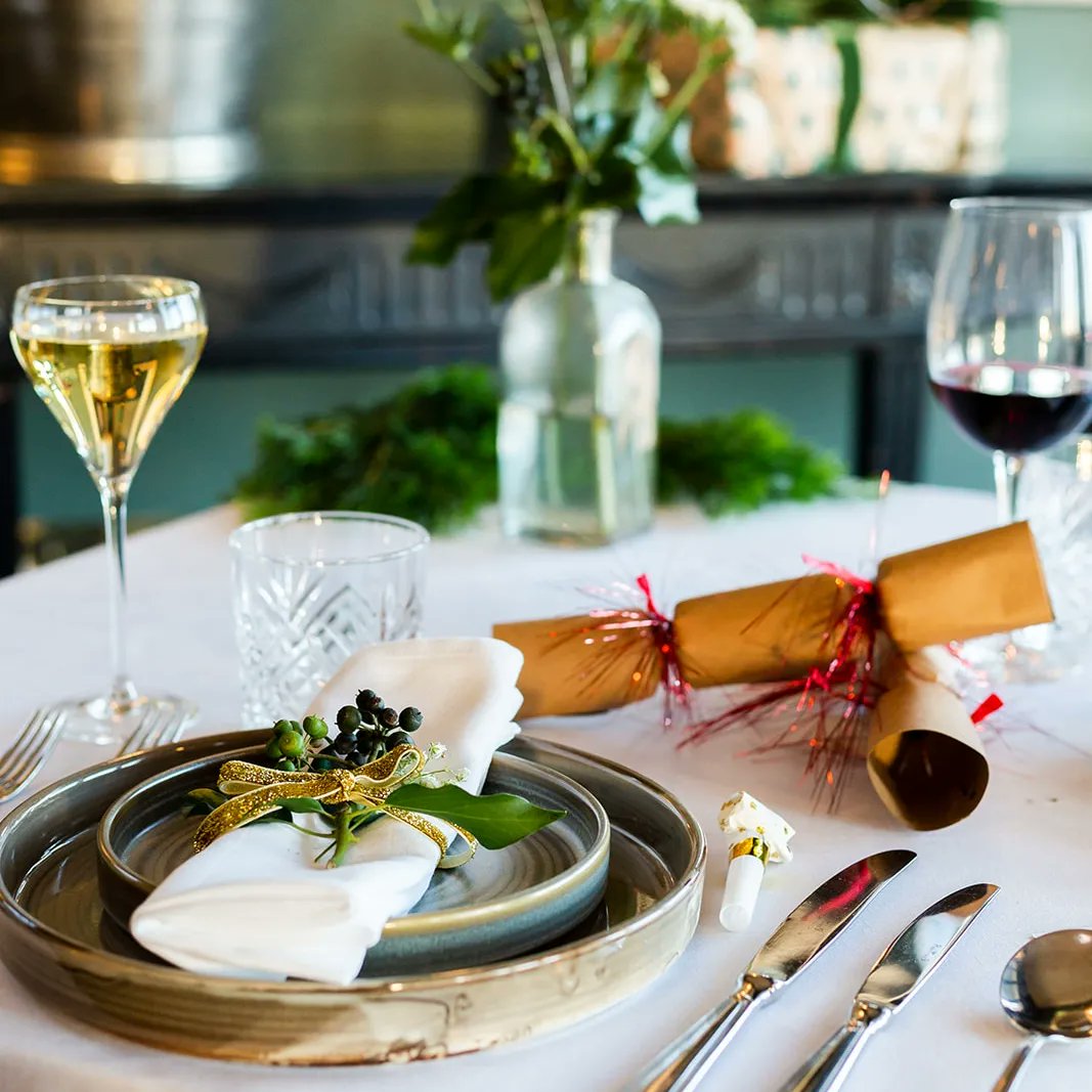 albionhh's tweet photo. Calling all freelancers...

We're hosting a Freelancer Friday Micro Christmas Party &amp; you're invited. Held on 16th December, come enjoy lots of fizz &amp; 3 courses of festive food

A chance to mingle, be merry and meet other people working solo. 
£40pp - call us to book 01843 606630 https://t.co/TrOrzhiIOh