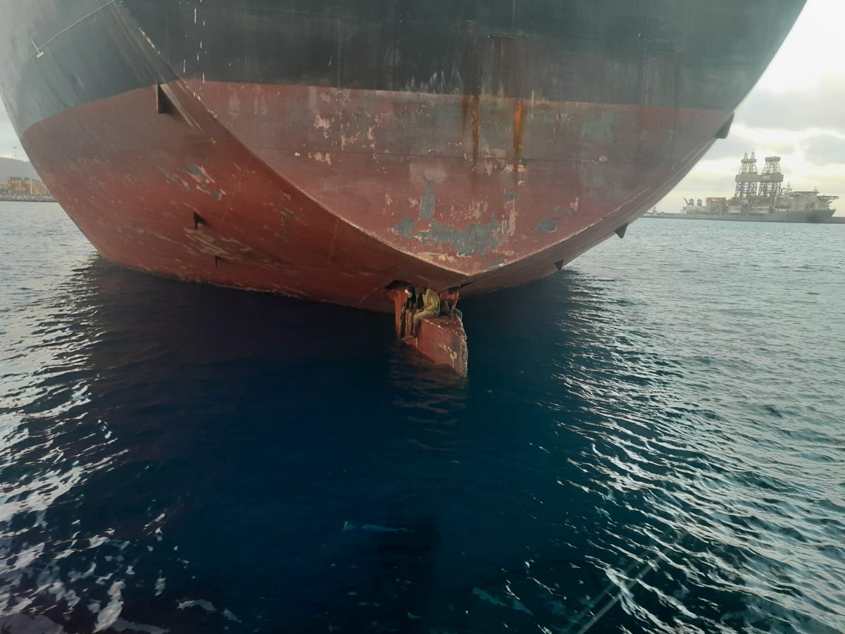 salvamentogob's tweet photo. La Salvamar Nunki ha rescatado esta tarde a tres polizones localizados en la pala del timón del buque Althini II, fondeado en entrediques del puerto de Las Palmas y procedente de Nigeria. Han sido trasladados al puerto y atendidos por servicios sanitarios. https://t.co/1Ei1FieAV3
