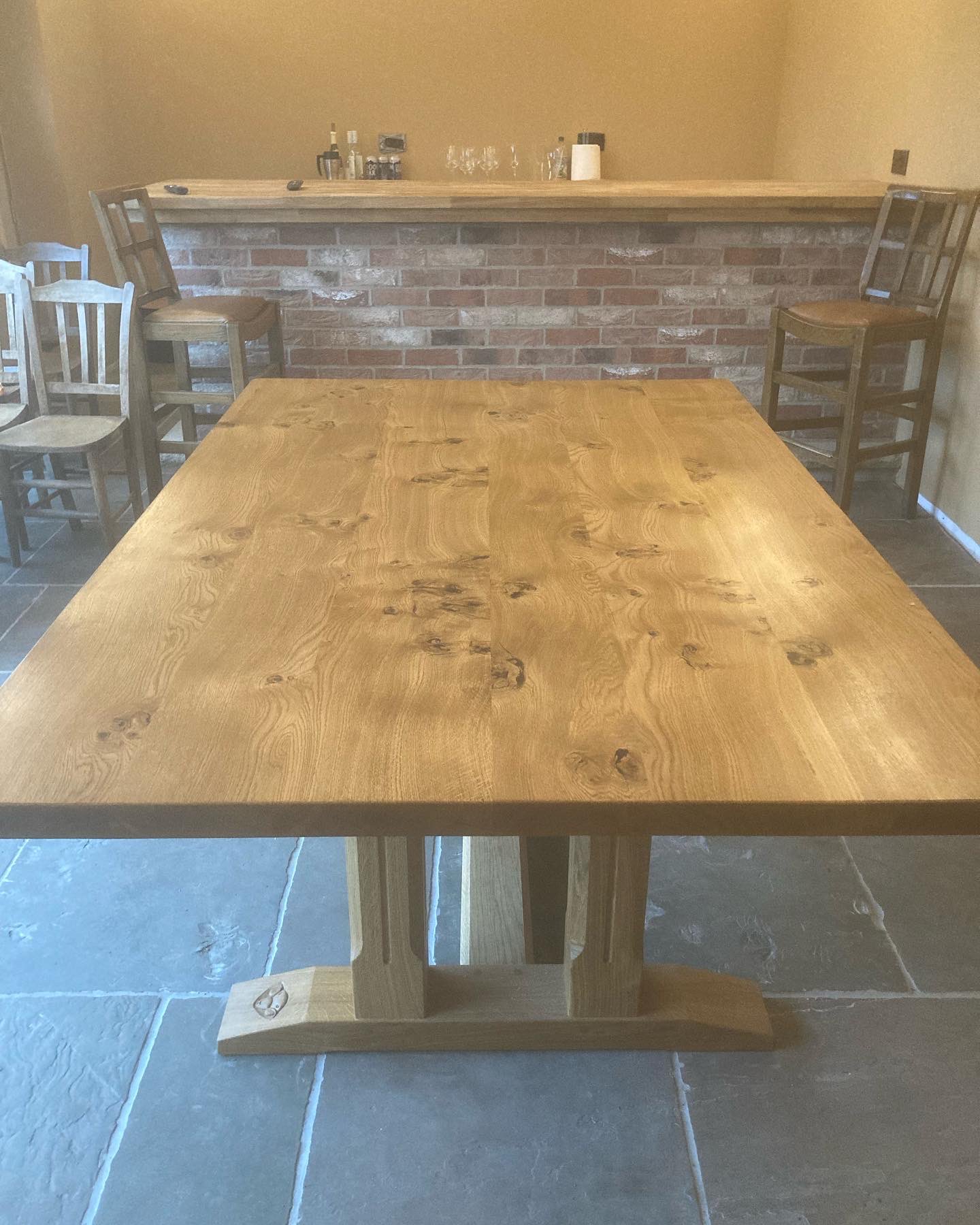 Harrington oak 2024 dining table