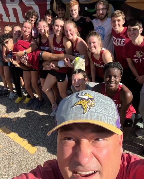Happy birthday to the team bus driver, James Lushin! We can’t thank him enough for not only transporting us to where we need to go, but also how much he supports the team! Thank you James have an awesome day 🚌 🎈