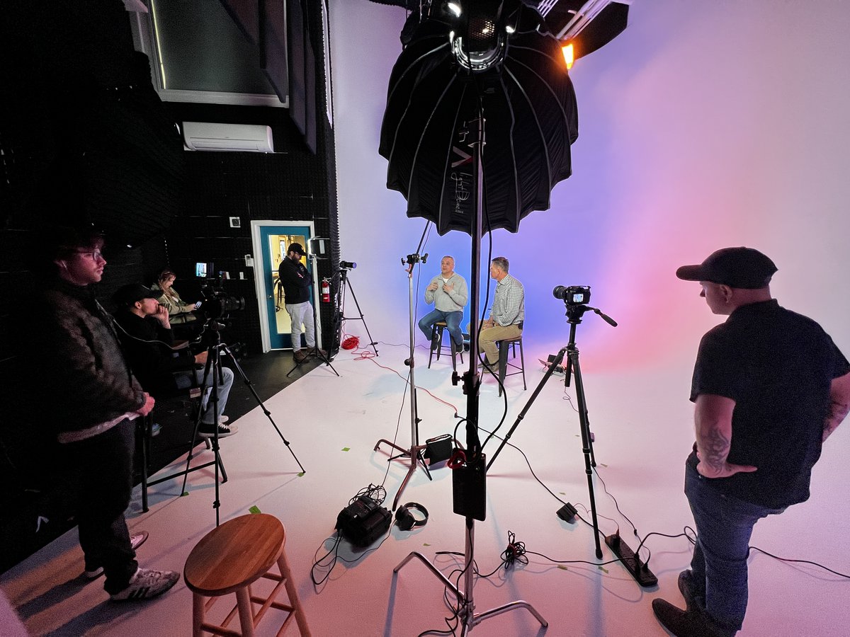 EVOLV_Creative's tweet photo. Why invest in video content? "66% of people said they’d prefer to watch a short video to learn about a product or service." 

Don't let 66% of your potential customers go to a competitor that is making #video #content 🎬 https://t.co/bqtYfyARiR