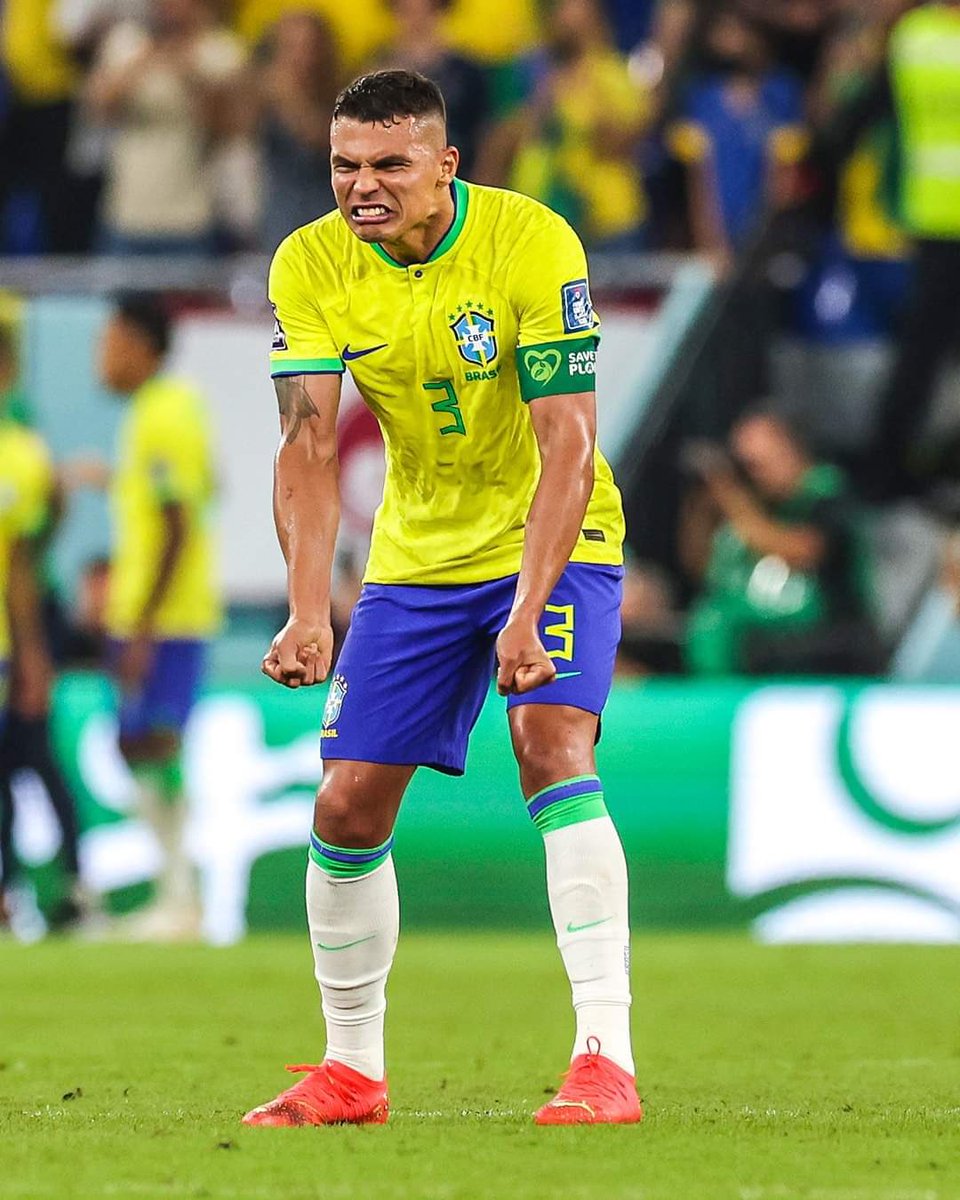 🇧🇷 Thiago Silva has never made an error leading to a goal or an error leading to a shot in all his competitive Brazil career. 

🔘43 Competitive Games
🔘0 Errors leading to a goal
🔘0 Errors leading to a shot 

Truly incredible. #BRA #CFC #Qatar2022 #BRASUI